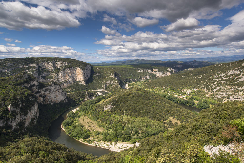 1-Les Gorges de lArdèche classées Réserve naturelle nationale depuis 1980  Christian Boucher