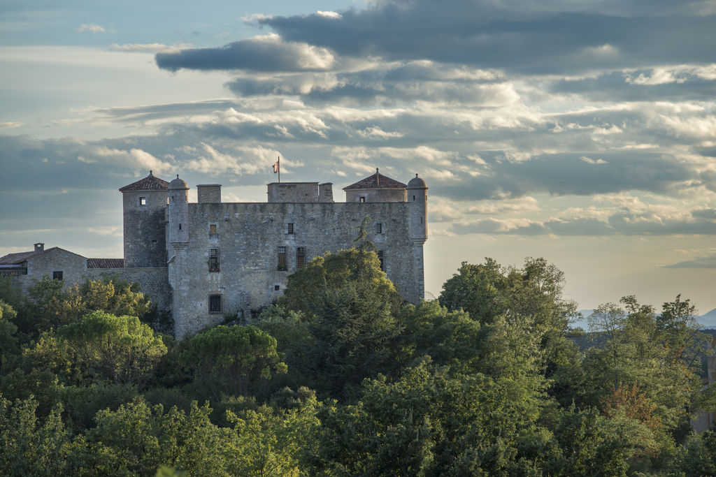 19-Le Château des Roure à Labastide de Virac imposante forteresse du XVème siècle  Chateau des Roure