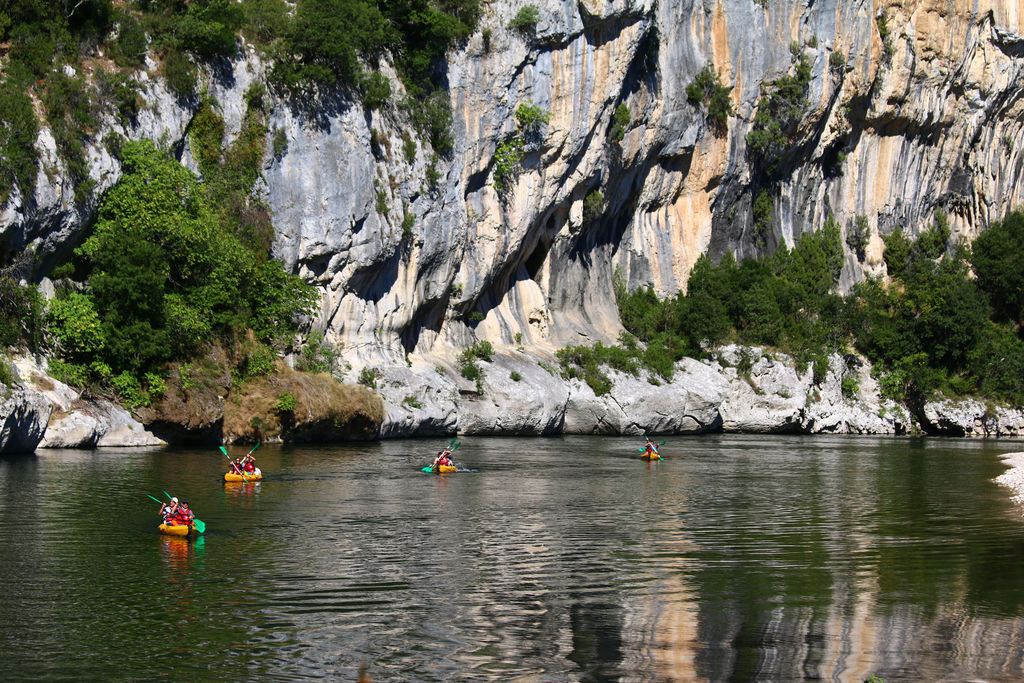 4-Les Gorges de lArdèche paradis des activités de pleine nature  Sébastien Gayet - Pont dArc-Ardèche 2