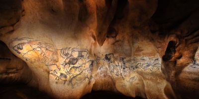92 animaux en mouvement sont représentés dans le panneau des lions salle du fond Patrick Aventurier - Caverne-du-pont-darc 2