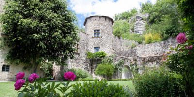 Le Chateau de Vogüe et son superbe jardin suspendu  Pont dArc-Ardeche